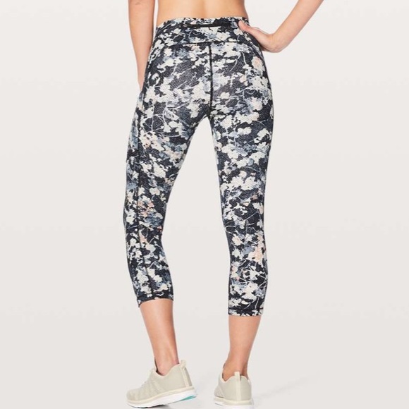 Lululemon Wunder Under High Rise Crop 21" Capri
Leggings size 10 - Picture 2 of 8